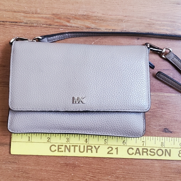 Michael Kors Handbags - Michael Kors Mott Beige Crossbody Purse leather